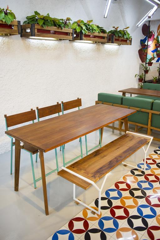 Lokal Hotel & Restaurant Yogyakarta Extérieur photo