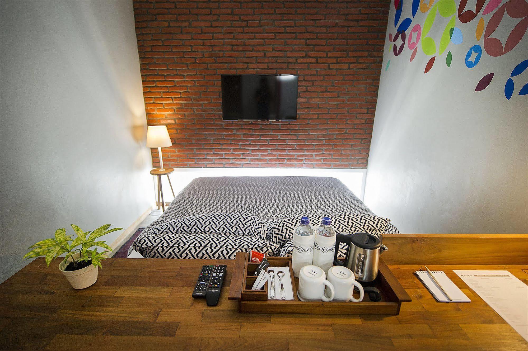 Lokal Hotel & Restaurant Yogyakarta Extérieur photo