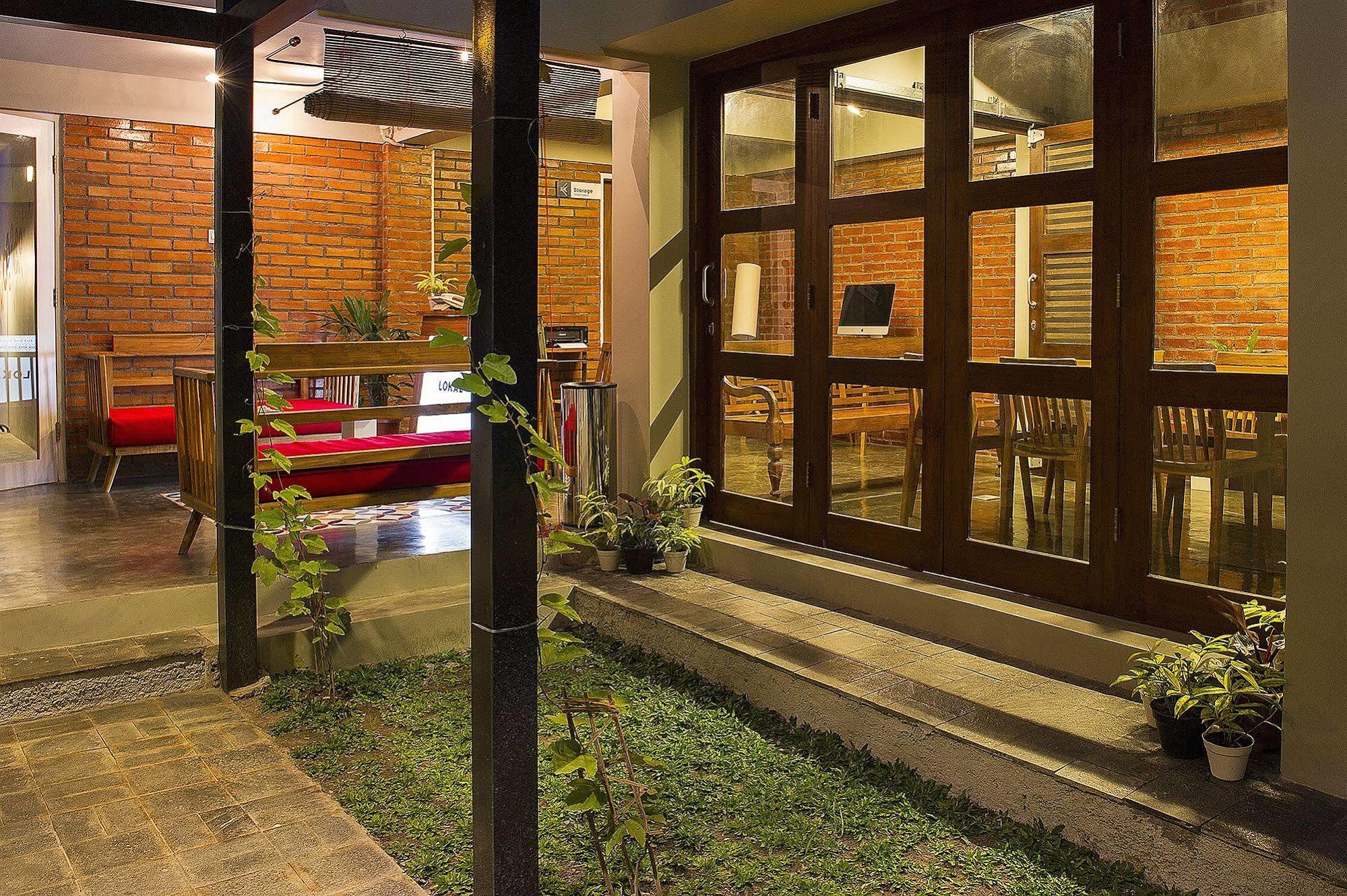 Lokal Hotel & Restaurant Yogyakarta Extérieur photo