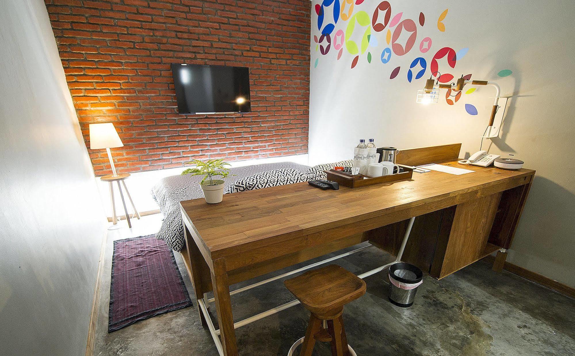 Lokal Hotel & Restaurant Yogyakarta Extérieur photo