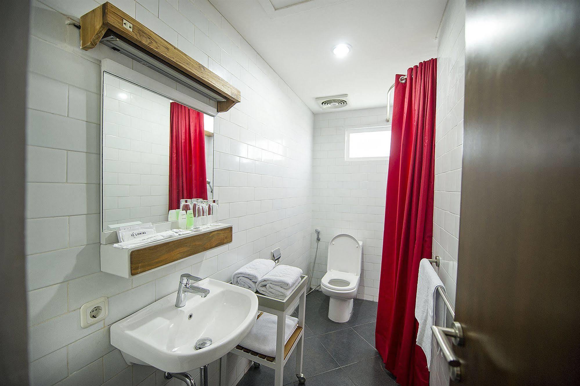 Lokal Hotel & Restaurant Yogyakarta Extérieur photo