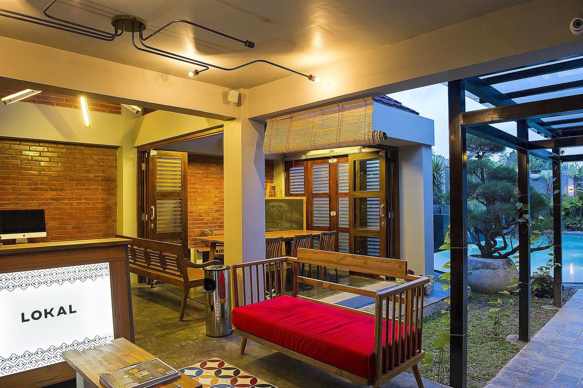 Lokal Hotel & Restaurant Yogyakarta Extérieur photo